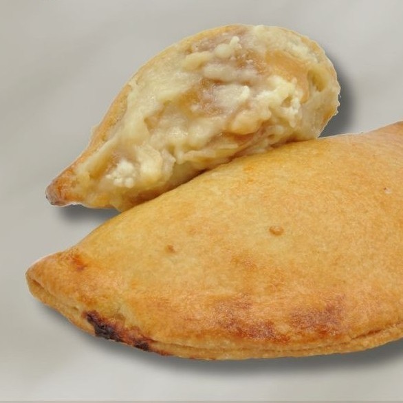 EMPANADILLA DE QUESO DE CABRA Y CEBOLLA.