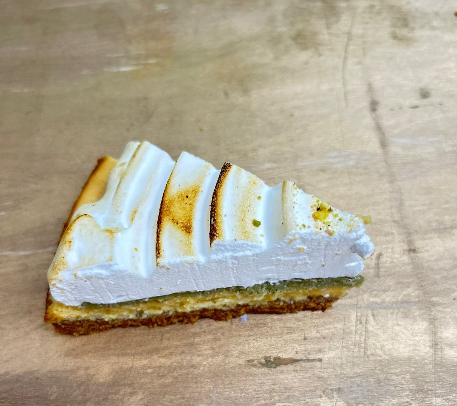TARTA DE PISTACHO, LIMÓN Y MERENGUE